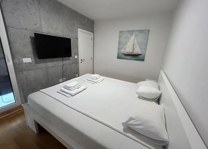 Aristea * Аранделовац